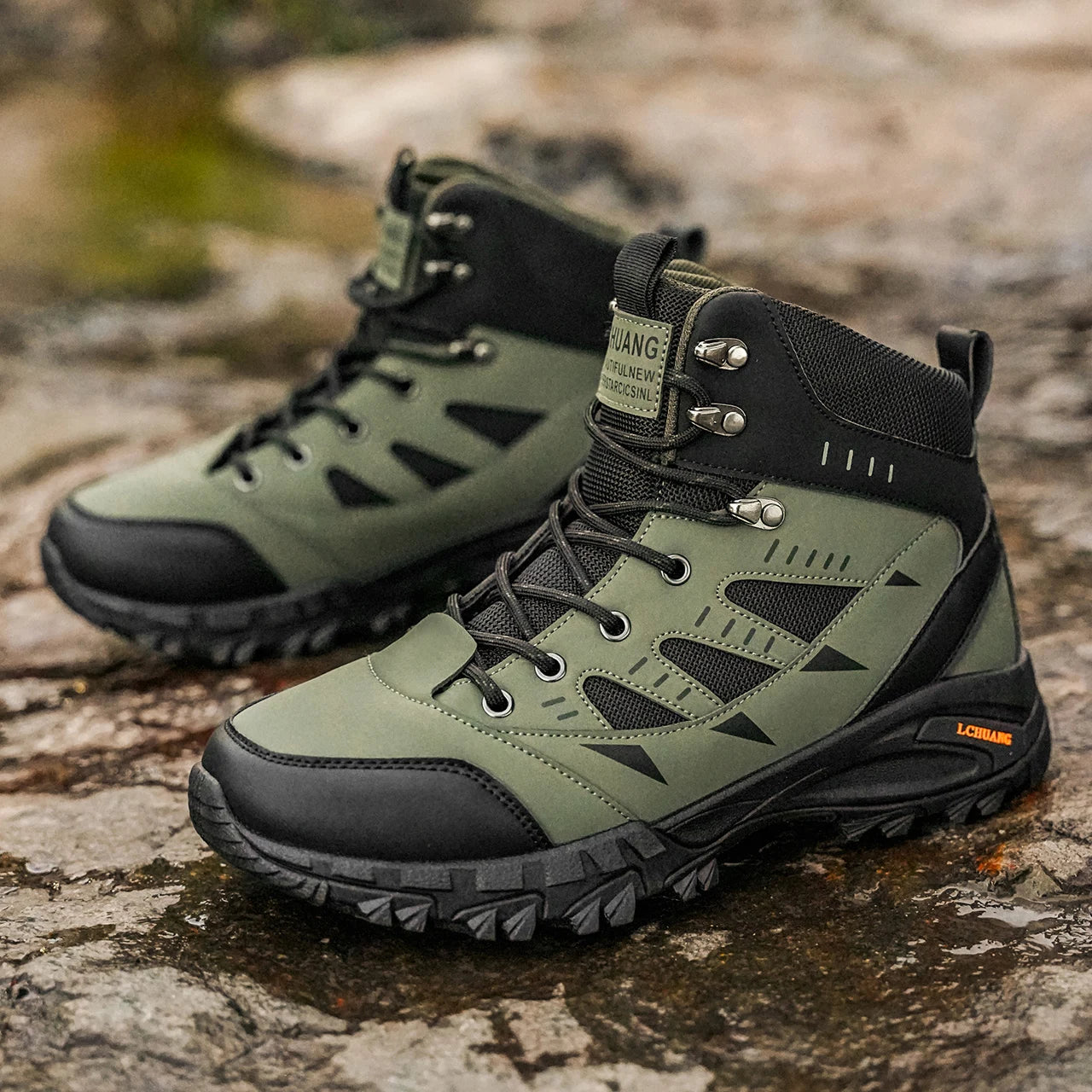 High-top classic men's boots wear-resistant sole soft upper classic and fashionable,suitable for hiking and outdoor wear.