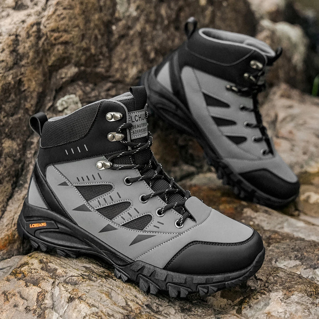 High-top classic men's boots wear-resistant sole soft upper classic and fashionable,suitable for hiking and outdoor wear.