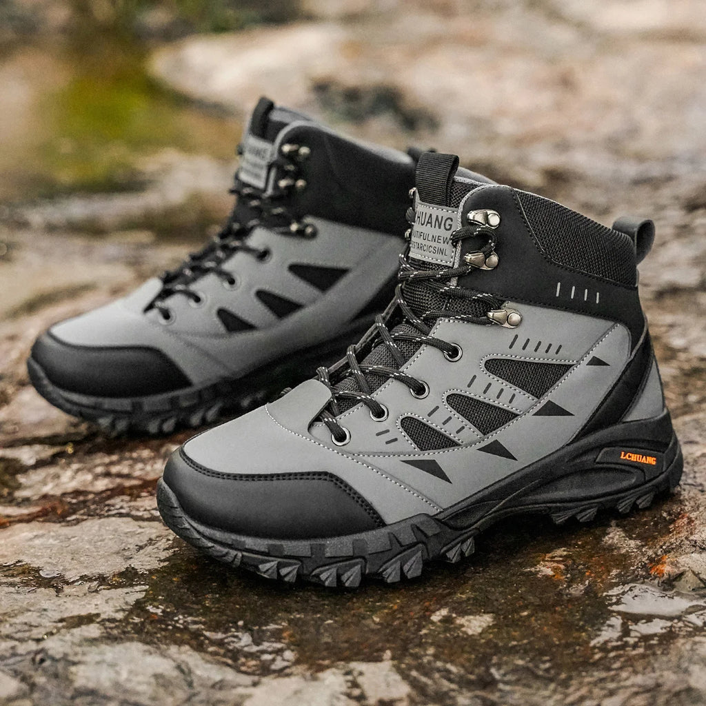 High-top classic men's boots wear-resistant sole soft upper classic and fashionable,suitable for hiking and outdoor wear.