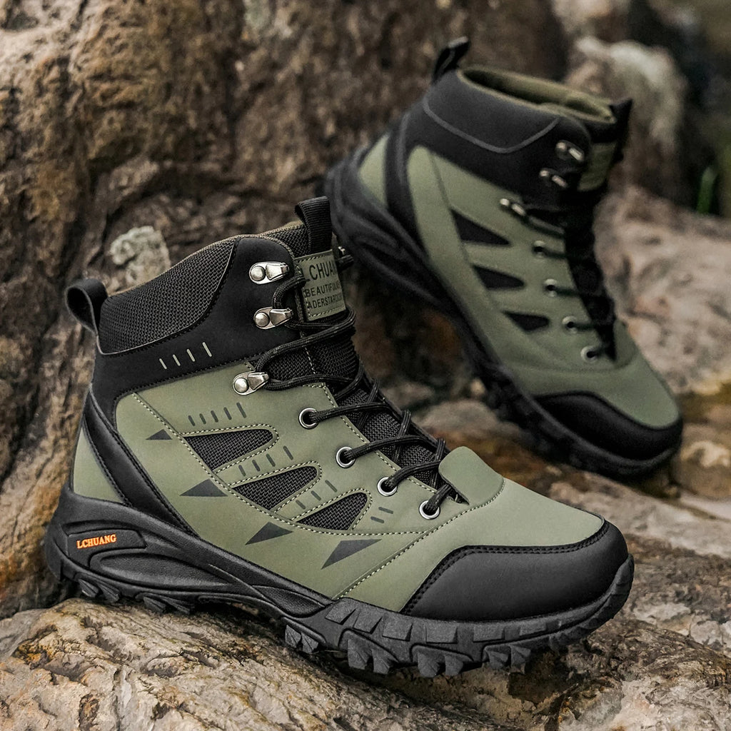 High-top classic men's boots wear-resistant sole soft upper classic and fashionable,suitable for hiking and outdoor wear.