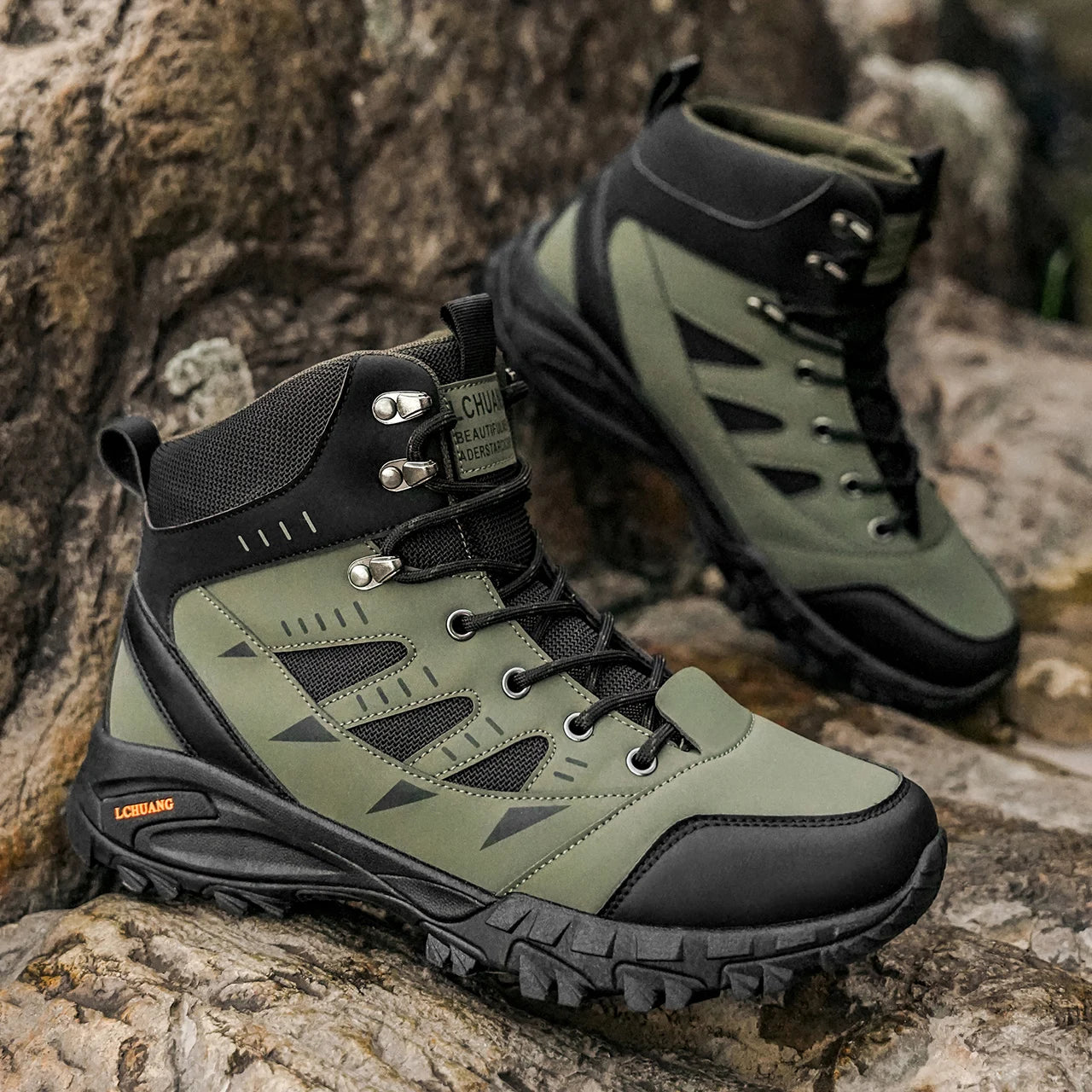High-top classic men's boots wear-resistant sole soft upper classic and fashionable,suitable for hiking and outdoor wear.